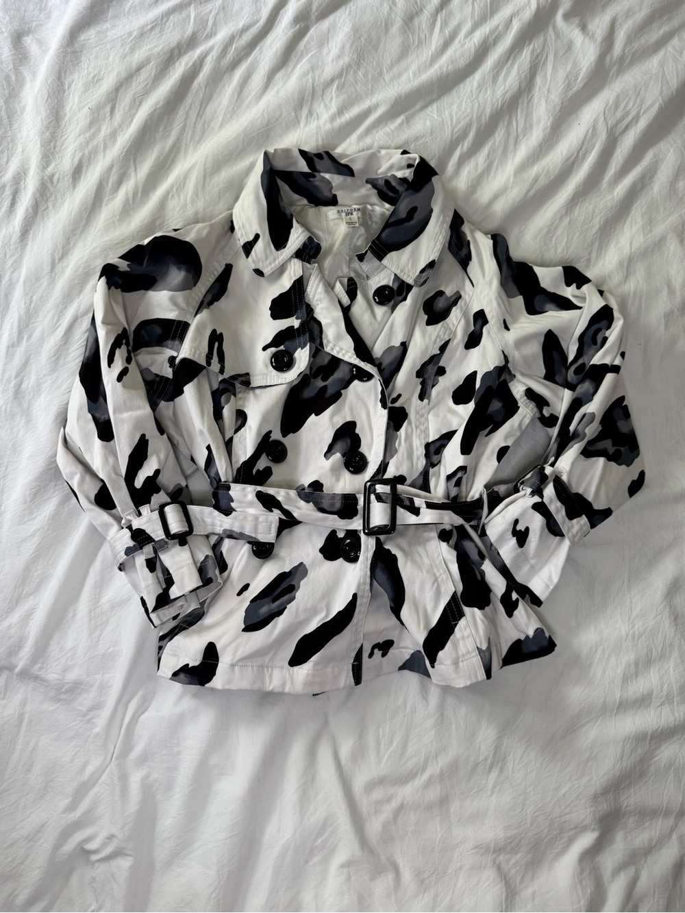 Women's Black & White Abstract Print Belted Jacket Hoodie